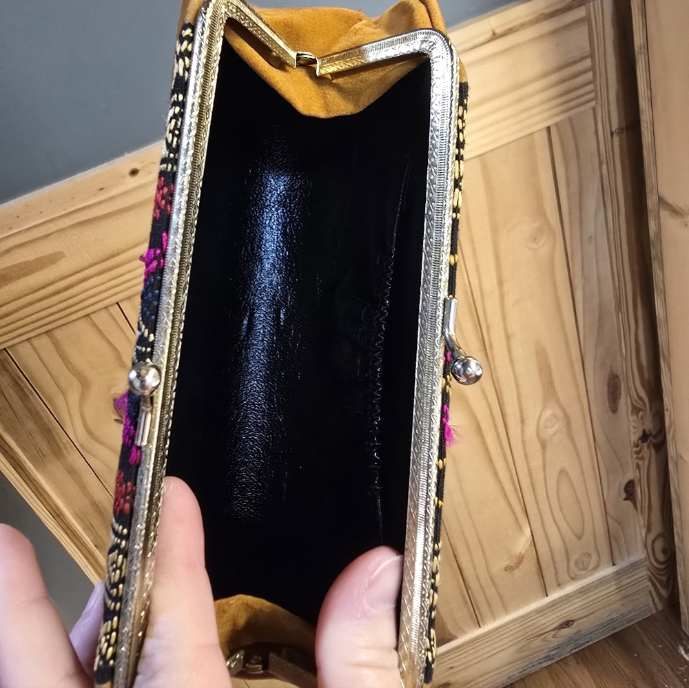 Vintage Embroidered Clutch - Picture 6 of 6